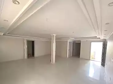 شقق للبيع في اللبيني، فيصل، 300 متر