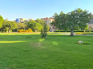 للبيع في شارع عمر بن عبد العزيز، الحي الاول، 560 متر