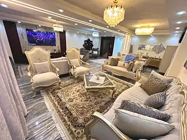 شقق للبيع في شارع أحمد عرابي، المهندسين، 280 متر