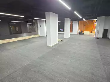 Administrative For rent in Southern 90th St., 90th Street, 400 sqm