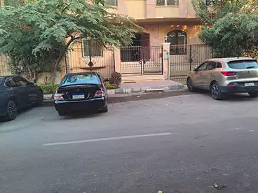 Apartments For sale in Omar Khorshid St., El Banafsag 10, 210 sqm