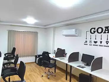 إداري للإيجار في شارع كارفور الرئيسي، زهراء المعادي، 100 متر