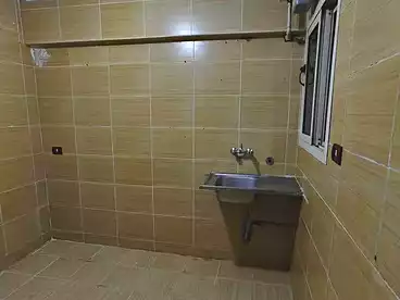 شقق للإيجار في شارع رايل، منشية عين حلوان، 100 متر