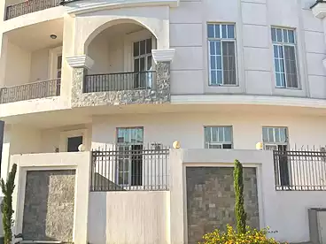 سكني للبيع في شارع بدر-خان علي، النرجس 1، 256 متر