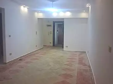 عقارات للإيجار في طريق الجيش، سيدي بشر، 180 متر