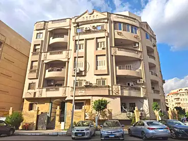 دوبلكس بحديقة للبيع في شارع عبد الرحمن الرافعي، النرجس عمارات، 275 متر