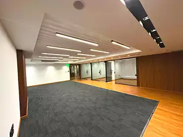Offices For rent in Northern 90th St., 90th Street, 1000 sqm