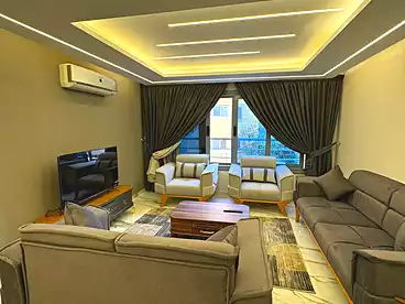 في شارع كورنيش النيل، الدقي، 180 متر
