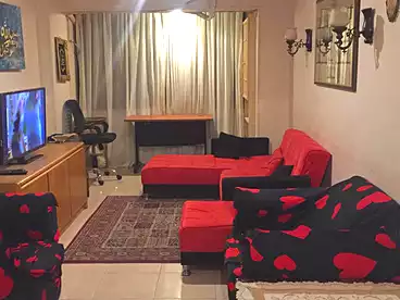 في كورنيش المنيل، المنيل، 80 متر