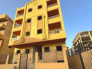 في شارع الإمام البخاري، حي الأشجار - الحي المتميز، 135 متر