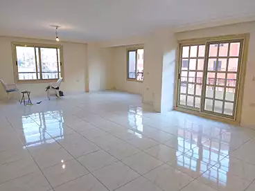 Apartments For sale in El Mohandes Ahmed Abd El Hady St., Neighborhood 2nd, 270 sqm