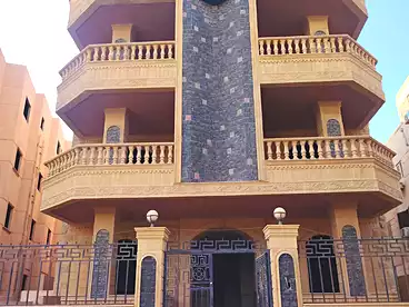 For sale in Suleiman al-Halabi St., El Banafsag 11, 1700 sqm