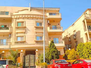 شقق للبيع في شارع سمير شحاتة، الياسمين 1، 200 متر