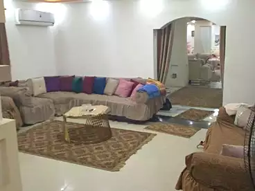 روف للبيع في شارع القاعدة، البيطاش، 650 متر