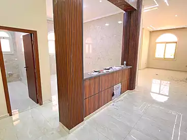 للإيجار في شارع الفنان نجيب الريحاني، النرجس 7، 200 متر