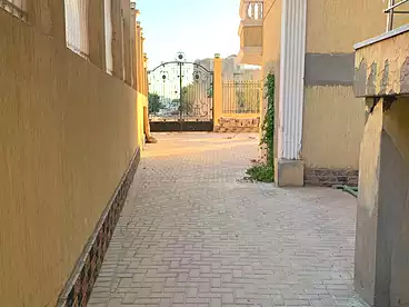 للبيع في شارع عبد المنعم رياض، القرية السياحية السادسه، 500 متر