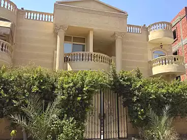 شقق للبيع في الحي السابع، العبور، 500 متر