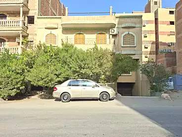 في شارع حسن عادل غنيم، الحي الثامن، 645 متر