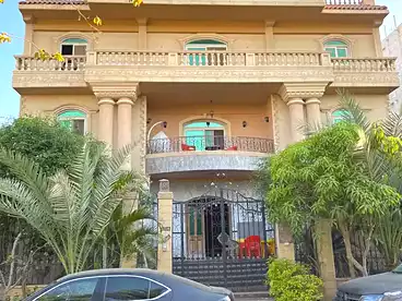 فلل للبيع في الحي الخامس، العبور، 600 متر