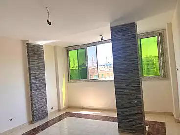 في شارع سيد زكريا، شيراتون، 100 متر