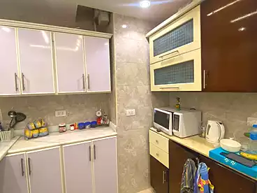 للإيجار في طريق مدينتي، المنطقه الأولى عمارات، 100 متر