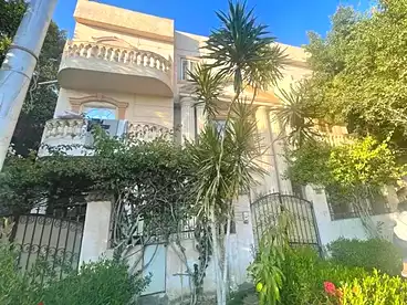 في شارع عمرو بن العاص، جنوب الاكاديميه (هـ)، 200 متر