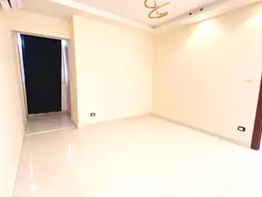 شقق للبيع في محرم بك، الاسكندرية، 135 متر