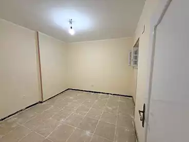 تجاري للإيجار في شارع سليم الاول، الزيتون البحرية، 33 متر