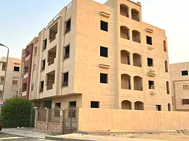 Building For sale in Abo El Hawl 3, Gardenia Heights - Abo El Hawl, 1750 sqm