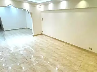 عقارات للإيجار في محرم بك، الاسكندرية، 125 متر