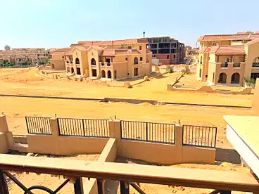 فلل للبيع في كمبوند معادى فيو - المعادي للتنمية والتعمير، كمبوند بمدينة الشروق، 280 متر