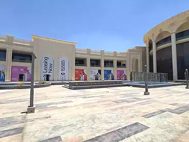 Shops For rent in Southern 90th St., 90th Street, 250 sqm