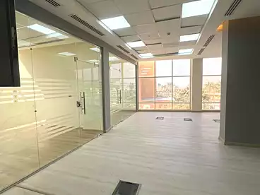 مقر إداري للإيجار في شارع يوسف السباعي، المرحله الأولى، 275 متر