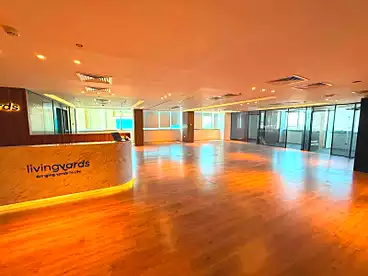 Administrative For rent in Southern 90th St., 90th Street, 630 sqm