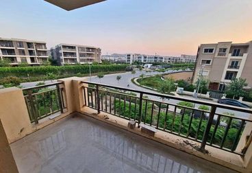 شقة 3 غرف للبيع استلام فورري بكمبوند تاج سيتي بجوار ميراج مول - التجمع الاول