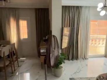 شقه لبيع  عين شمس، سوق السيراميك،  * الدور: الرابع (العمارة بها أسانسير شغال).