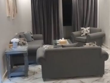 شقه للبيع 135متر بالمعادي سوبر لوكس 3غرف كبار ورسيبشن 3 قطع ومطبخ وحمام دور ثالث عداد مياه خاص