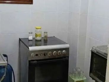شقه للبيع اخر شارع البيطاش الرئيسي عند موفق التمناية من ناحية البحر