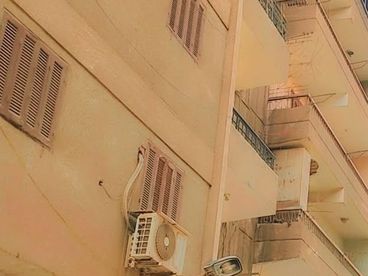 شقه للبيع لقطه بين فيصل والهرم متفرع من شارع خالد امين