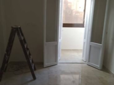 شقه ١٢٠م للبيع  الدور الثالث سلم  3 غرف  ريسبشن قطعتين  مطبخ  حمام عدادات كامله  تشطيب لوكس