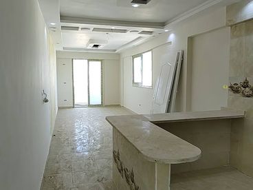 شقة للبيع خامس عمارة من البحر  دور 13 اسانسير  85م (غرفتين - صالة - مطبخ امريكانى)  تشطيب سوبر لوكس