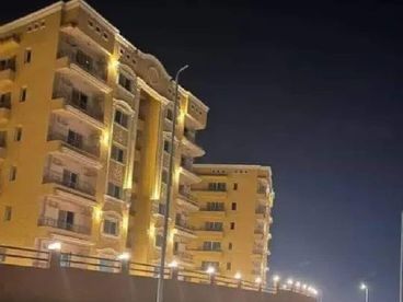 شقة للبيع بكمبوند صفوة الاندلس خطوات من التسعين الجنوبي والهايد بارك