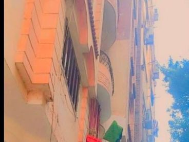 شقه للبيع بين الهرم وفيصل جنب شارع ضياء محطه حسن محمد