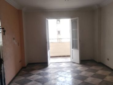 شقه للبيع بقلب حلميه الزيتون بجانب الفرجاني النحيه الشرقيه الشقه في الدور 3 اسانسير عداد كهرباء