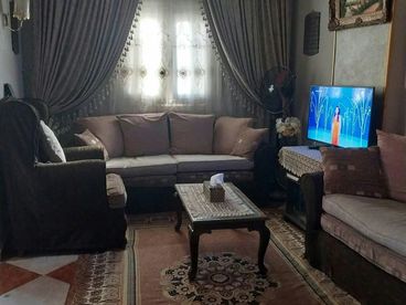 شقه للبيع ش عمربن الخطاب 80 م