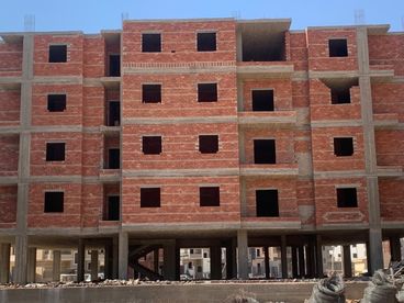 MM استلم شقتك 136م 3 غرف على حمام السباحة بمقدم 530 الف وقسط الباقي على 5 سنين للبيع