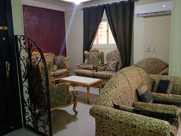 شقه للبيع موقع ممتاز جدًا بحلميه الزيتون، على بعد خطوات من المترو والميدان وجميع الخدمات والمواصلات ١٣٠ م
