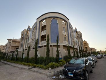 شقه مميزه للبيع في الحي الخامس