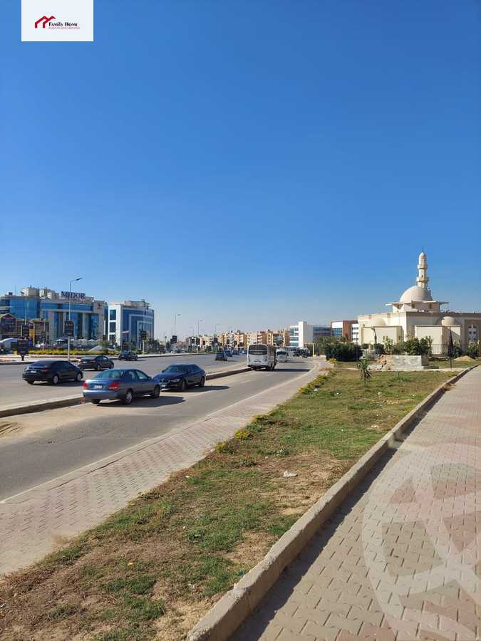 https://aqarmap.com.eg/en/listing/3742248-for-sale-cairo-new-cairo-ltjm-lkhms-90th-street-northern-90th-street