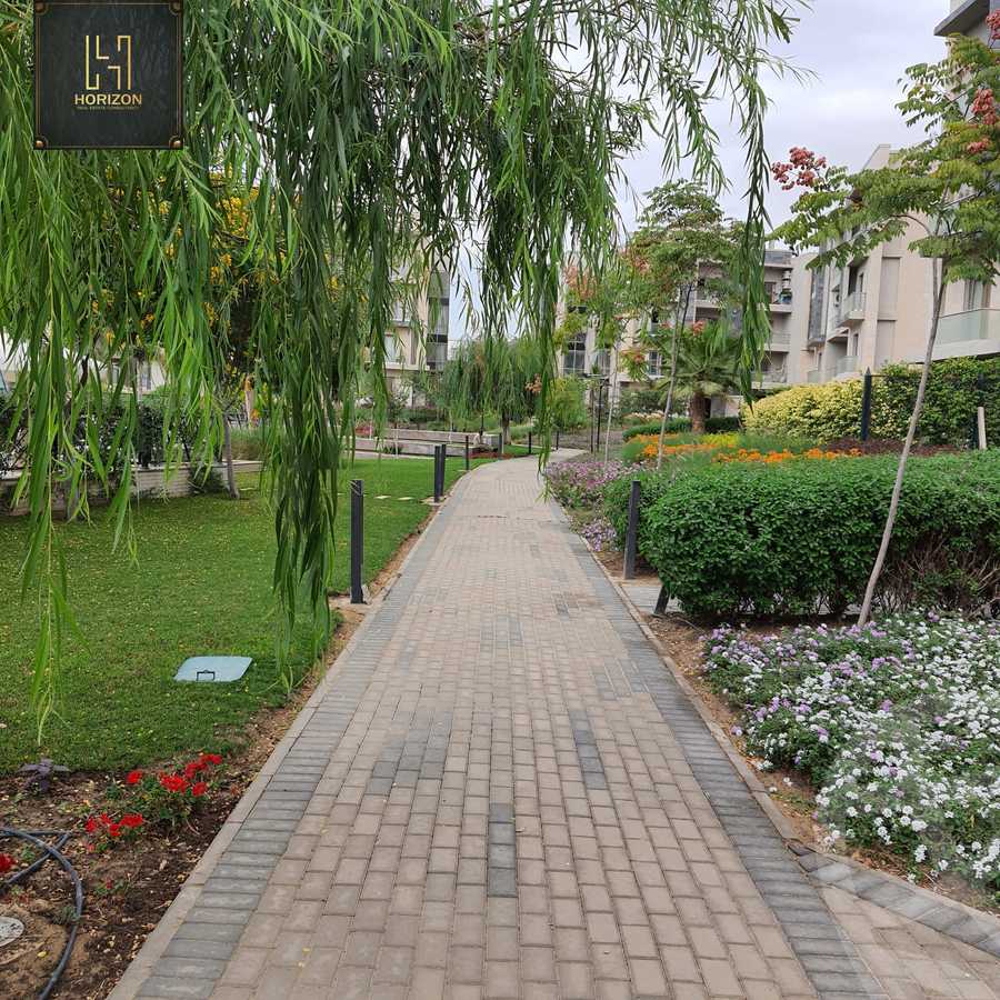 https://aqarmap.com.eg/ar/listing/3667033-for-sale-cairo-new-cairo-compounds-galleria-moon-valley
